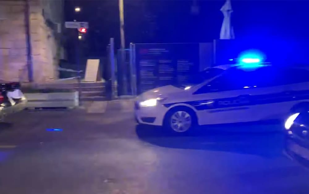 U centru Dubrovnika propucan taksist: U njega ispaljeno šest metaka