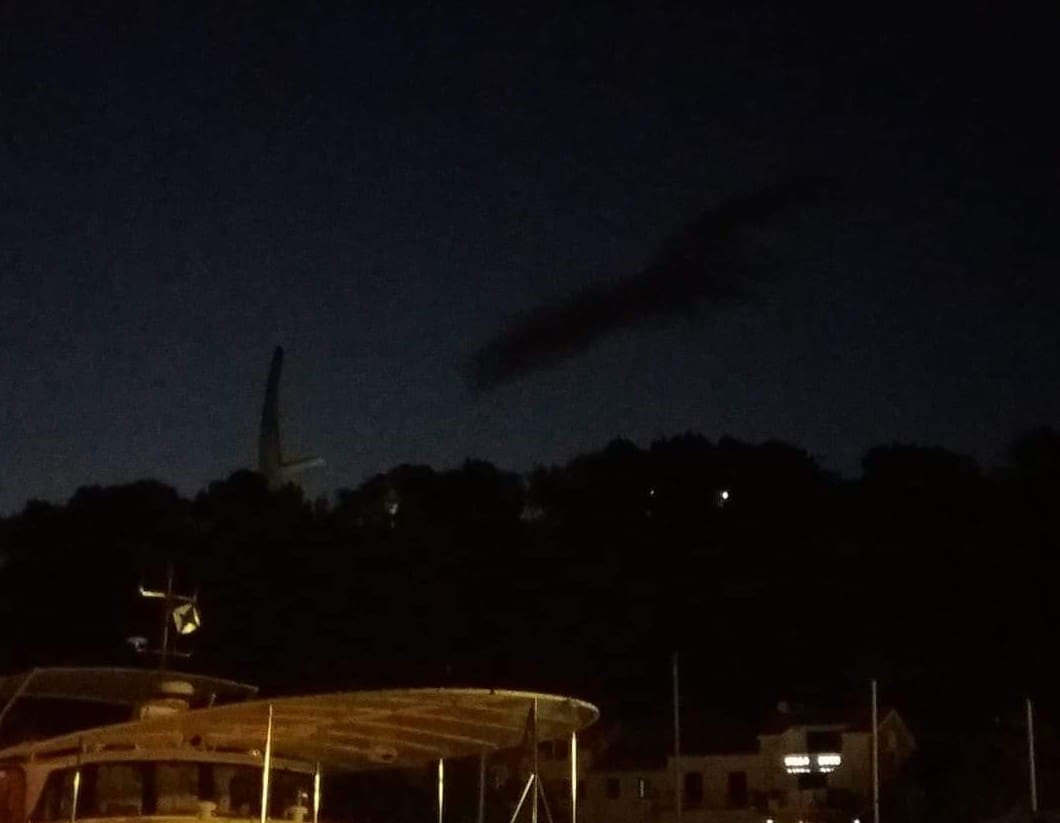 OVO ĆE VAS OSTAVITI BEZ DAHA Pogledajte što je snimljeno iznad Makarske na kraju obilježavanja Oliverove godišnjice