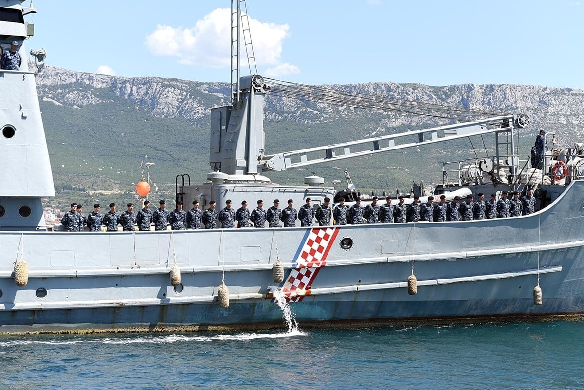 Split: Kadeti Vojnog pomorstva na prvoj plovidbi brodom HRM-a