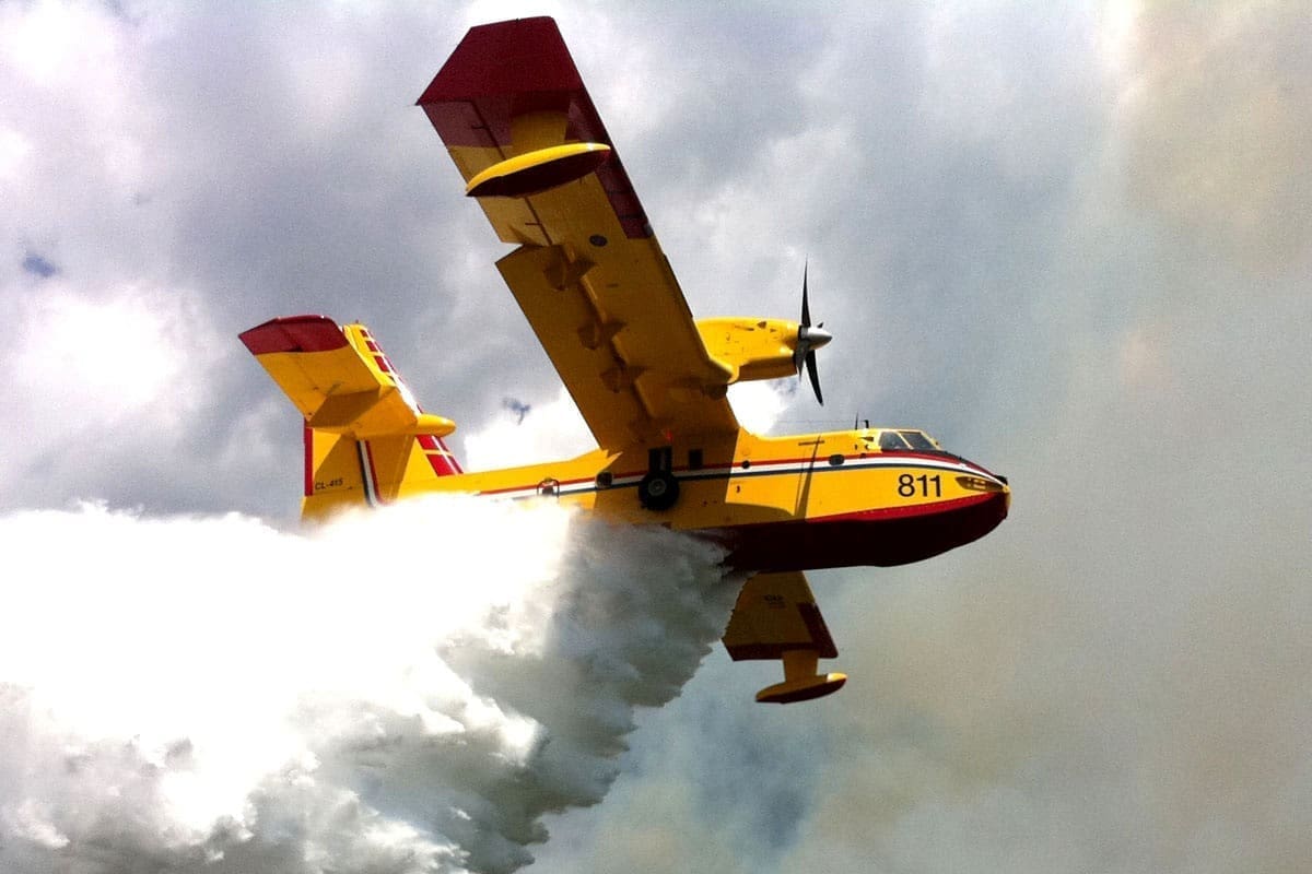 Požar kod Modrinog: U kratko vrijeme vatra izbila na tri mjesta, vatrogasci i kanaderi ga stavili pod kontrolu