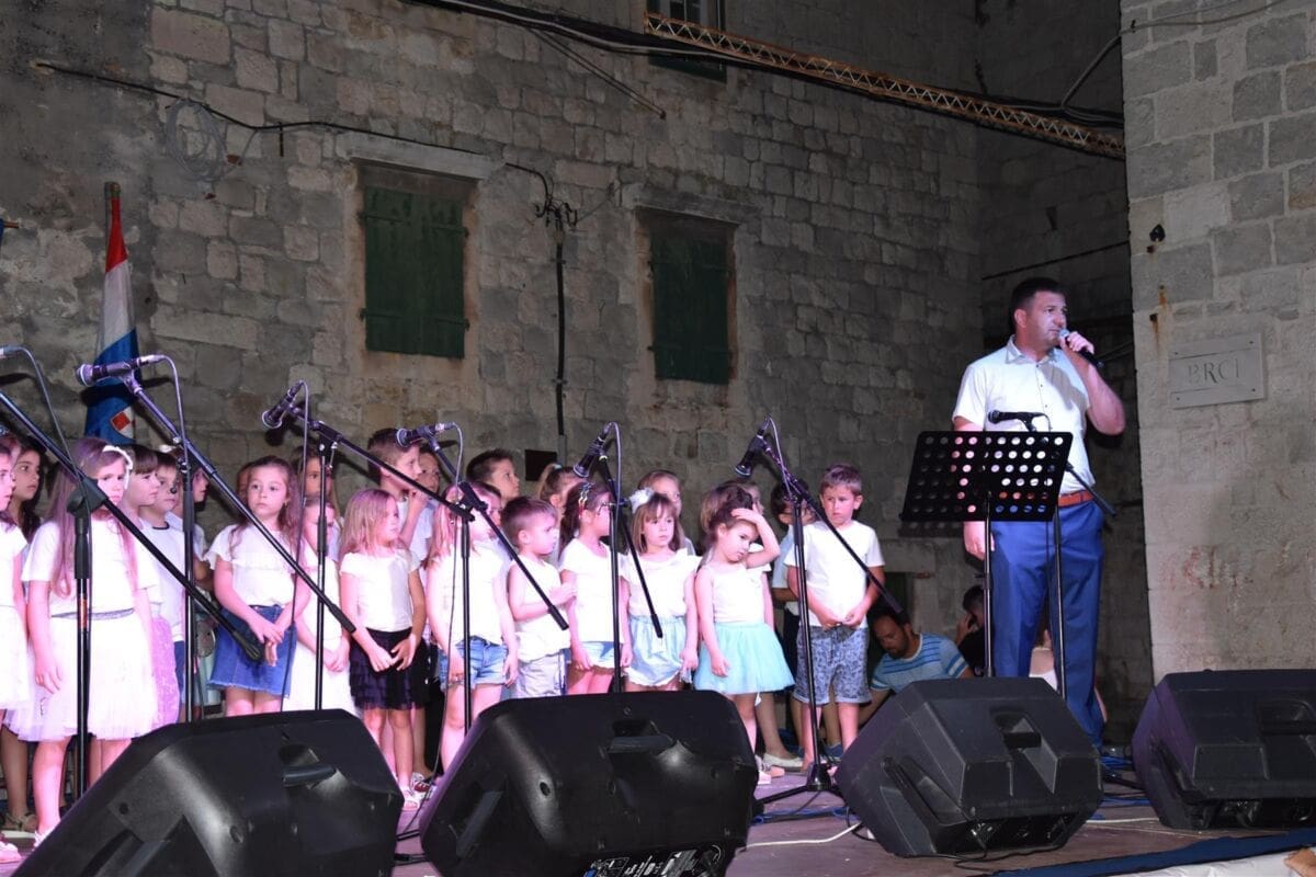 Svečano otvoreno 21. Kaštelansko kulturno ljeto: više od stotinu kulturnih, zabavnih i sportskih događanja