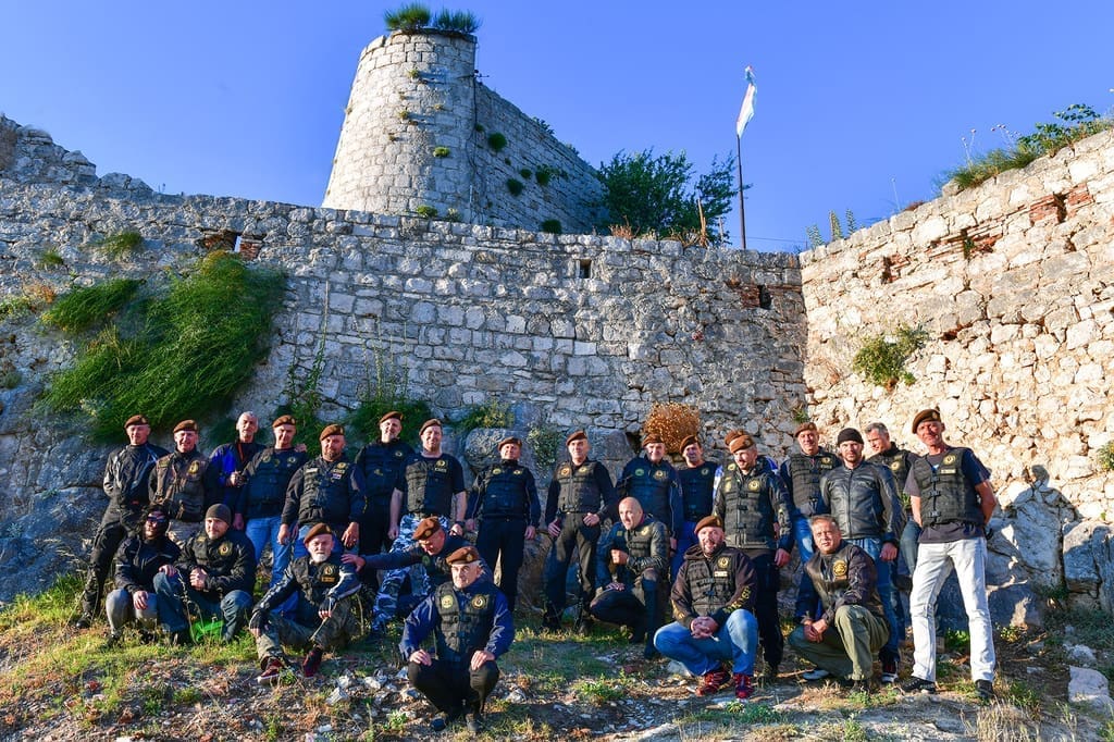 Na Klisu otvorena izložba umjetničkih fotografija "Hrvatski ratnici - Ukrajina"