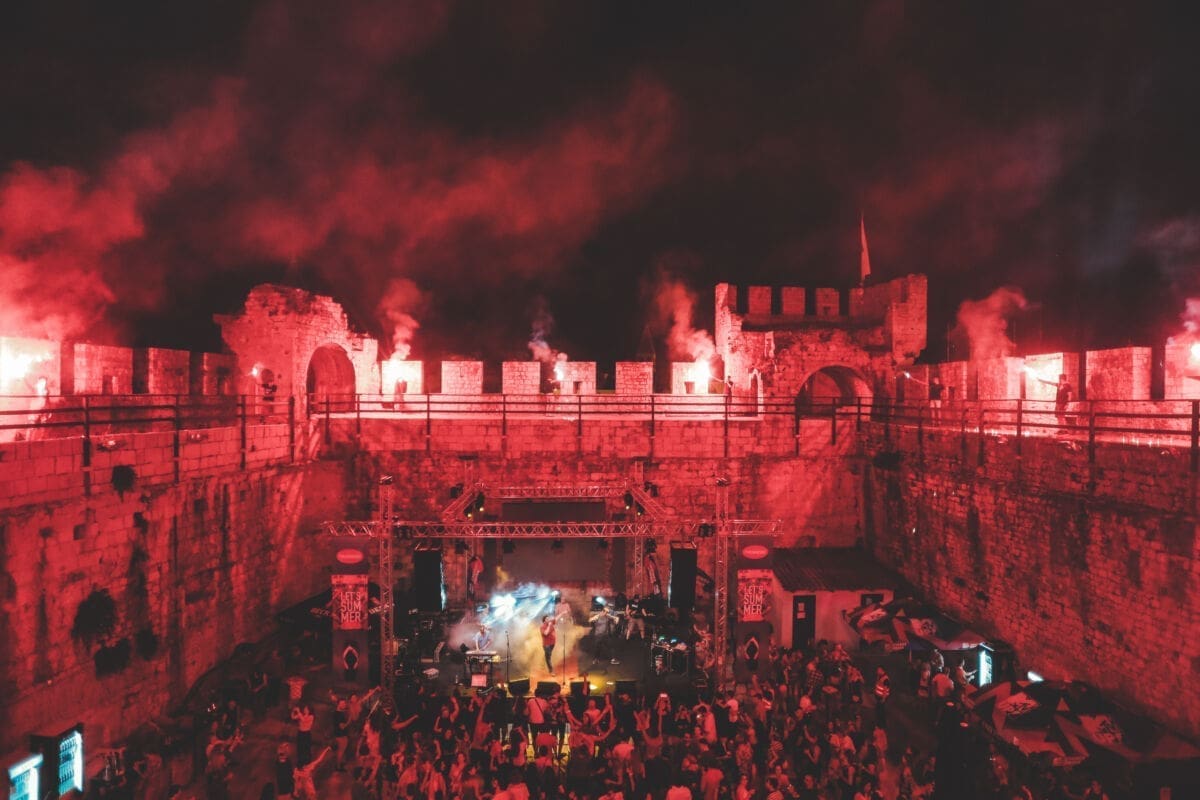 TROGIR SPREMAN ZA "KULAKULA FESTIVAL" Ostalo još samo 200 ulaznica za Let 3 i Vojka V