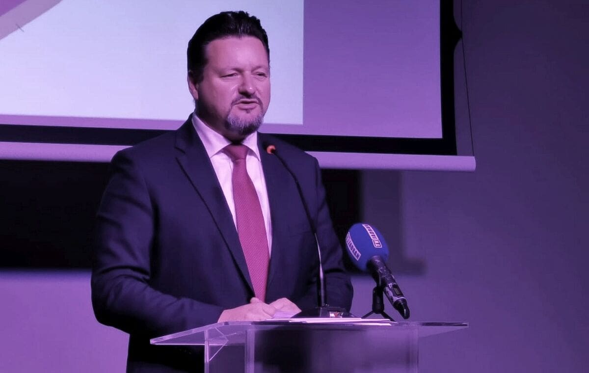 BIVŠI NAJBOGATIJI MINISTAR Lovro Kuščević čekao u redu za 1000 eura poticaja: "Kao i ostali građani udovoljio sam uvjetima"