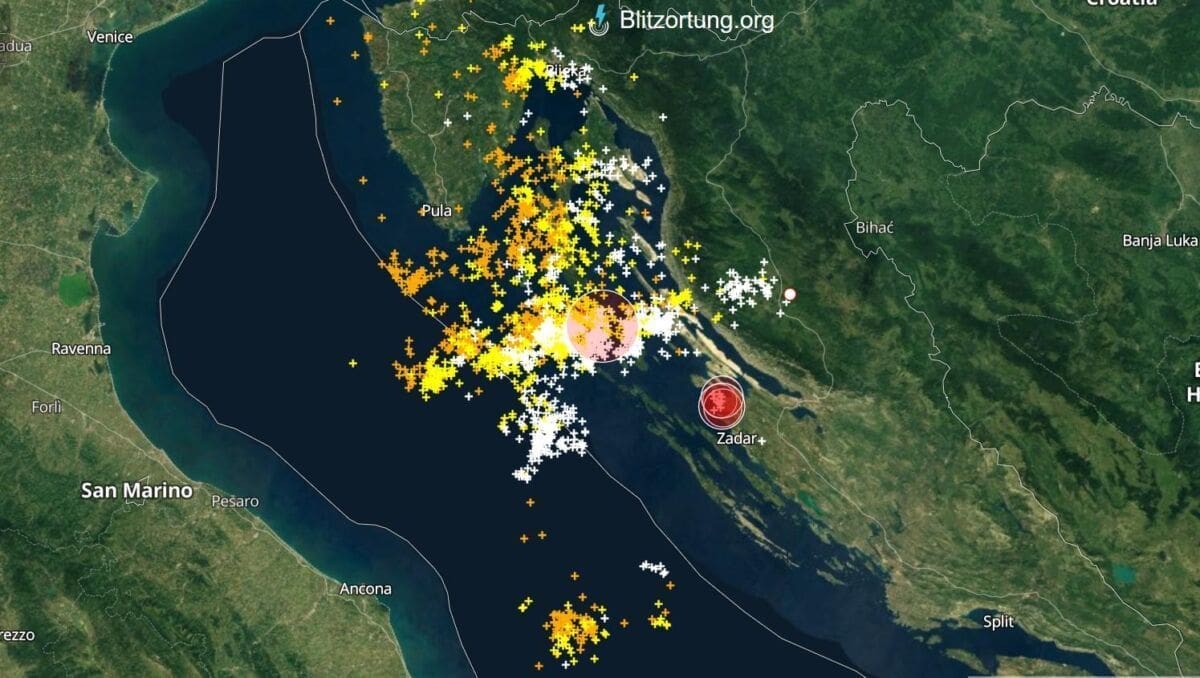 Nevrijeme zahvatilo dio sjevernog Jadrana, ali i Zrće na Pagu: Ponegdje već pala obilna kiša