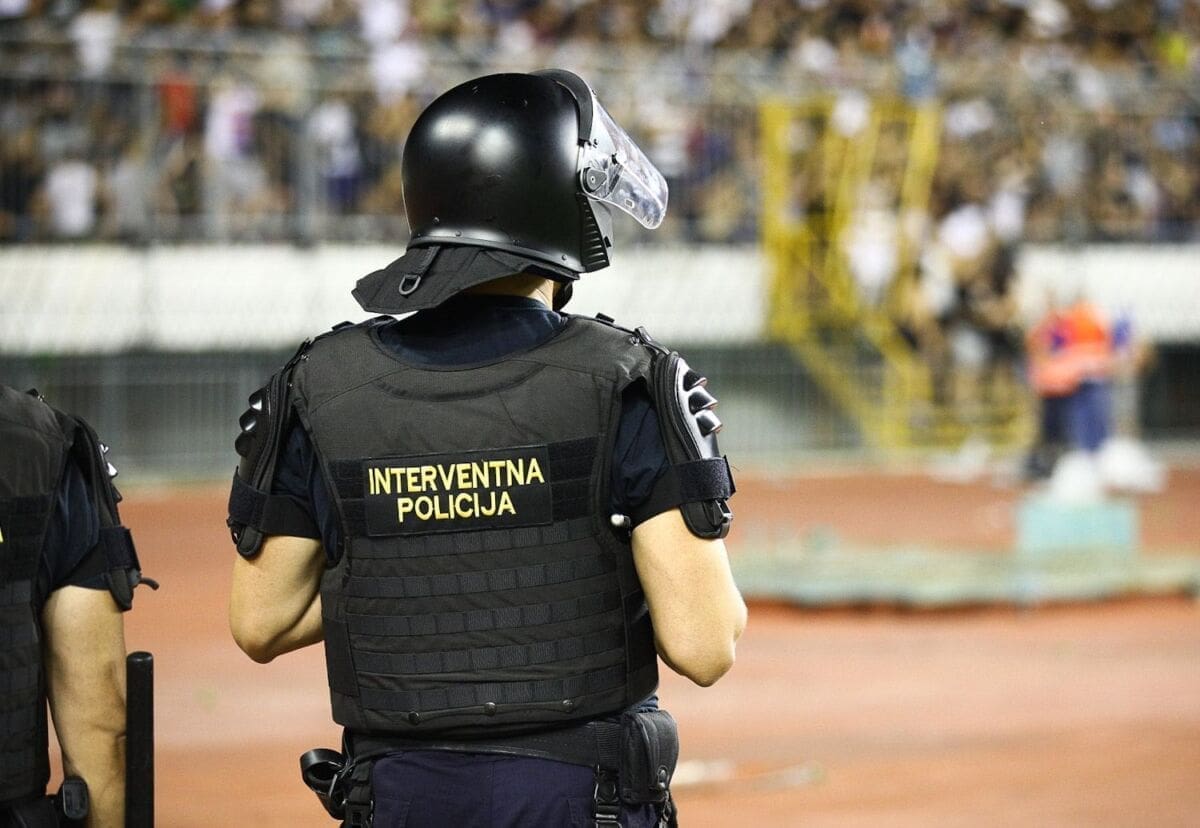 ‘DESANT‘ S MORA Policija spriječila sukob Torcide i Funcuta uoči utakmice