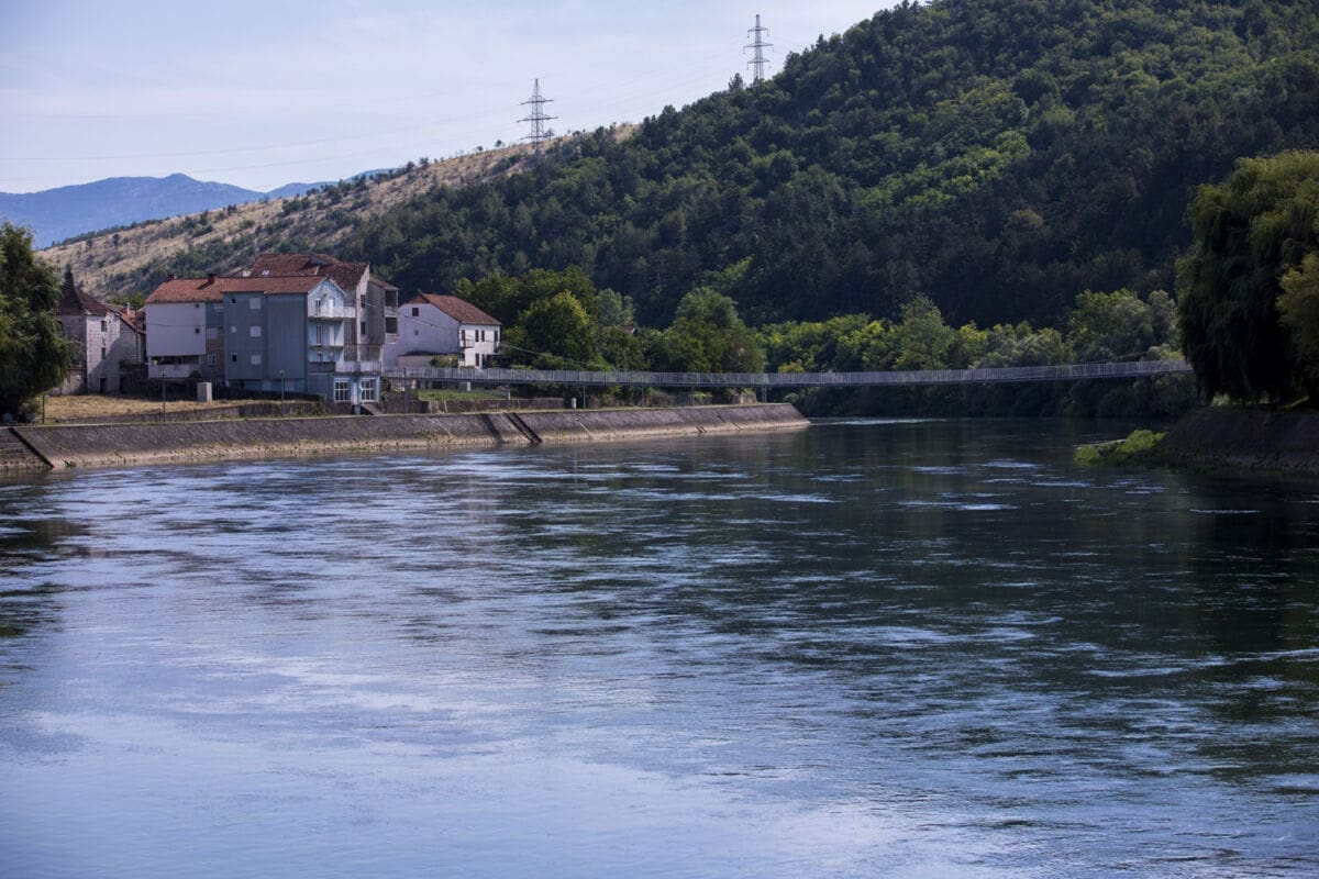 TUGA U TRILJU Proglašen Dan žalosti. Gradonačelnik Bugarin: "Suosjećam s obitelji tragično stradale mlade djevojke"