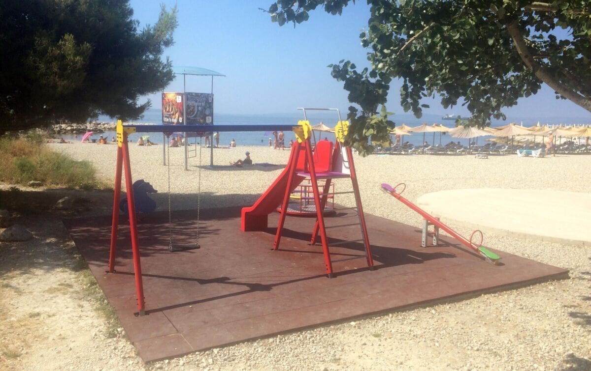 Koncesionar na Trsteniku postavio novo dječje igralište