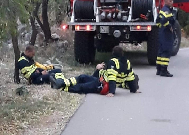 HVALA VAM NA SVEMU Nakon cjelonoćne borbe padali od umora