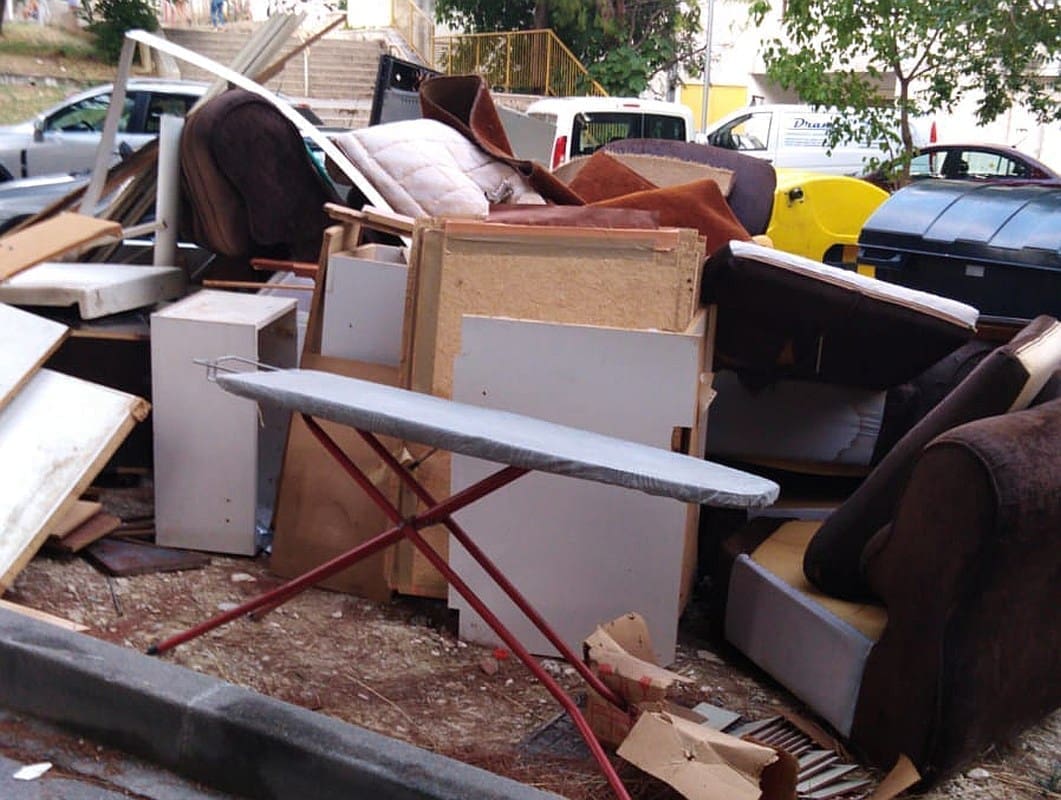 U Vinkovačkoj ulici otvoren novi "salon namještaja": Artikli besplatni!