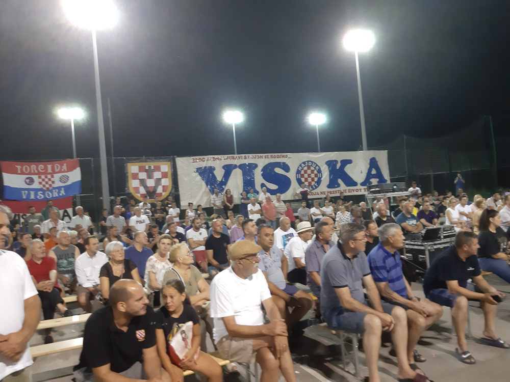 Stotine ljudi te general Željko Glasnović na Visokoj pogledali dokumentarac o stradanju Vukovaraca u logorima