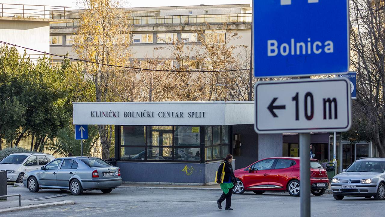 TEŠKO OZLIJEĐEN MUŠKARAC Javio se sa slomljenim kralješkom u splitsku bolnicu, tvrdi da je napadnut