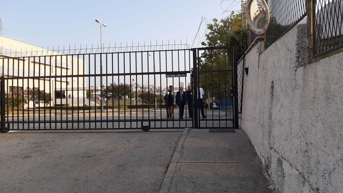 Pravosudni policajac: "Malo nas je, sustav nas gazi, a ološ vrijeđa"