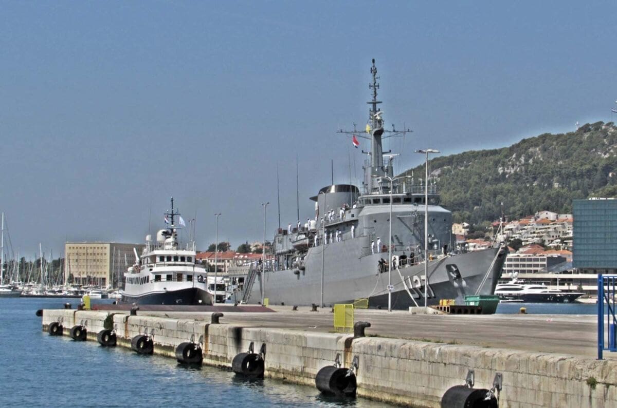 UPLOVIO U SPLIT Brazilski brod “BRASIL” u posjetu Hrvatskoj ratnoj mornarici