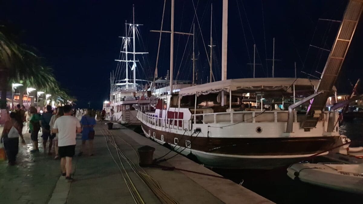 Na jesen počinje suđenje za trovanje Talijana na Hvaru, dječak se još oporavlja od trovanja plinom na jedrenjaku