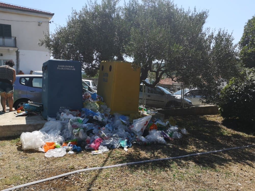 APEL S ČIOVA - OVAKO JE VEĆ SEDAM DANA Vladavina smeća i prometnog kaosa, donosimo video
