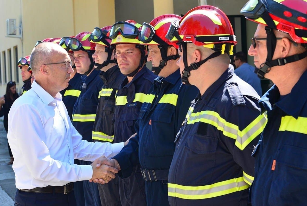 Krstičević stigao u Divulje: Pohvalio rad vatrogasaca, pilota Canadaira i zrakoplovnih tehničara