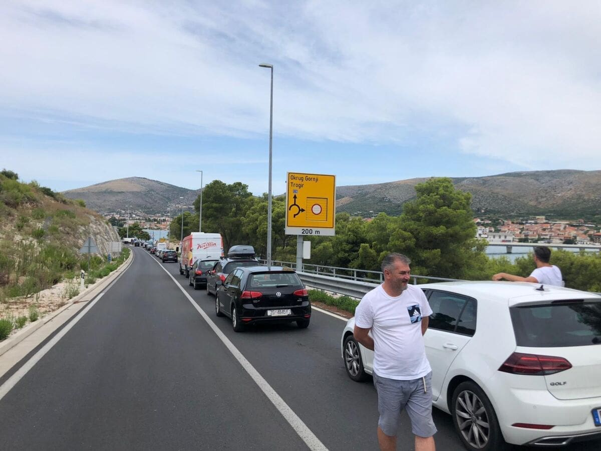 OGROMNE GUŽVE KOD MOSTA NA ČIOVU "Kome je palo na pamet dizati most dan prije praznika"