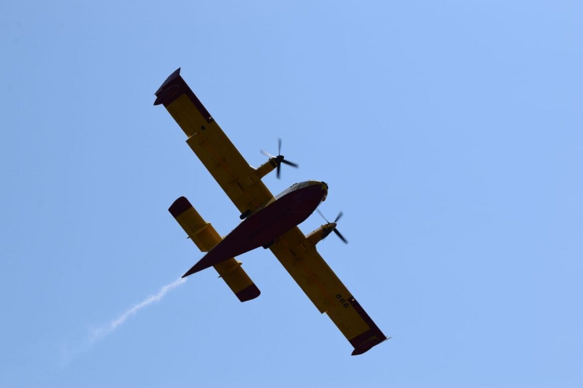 Požar kod Zadra: Na terenu dva kanadera i jedan airtractor