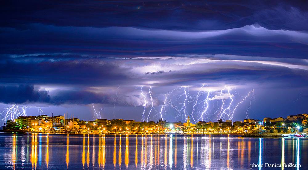 DOSADILE SU VAM DUGOTRAJNE LJETNE VRUĆINE? Na vidiku pljuskovi, bura i pad temperature zraka