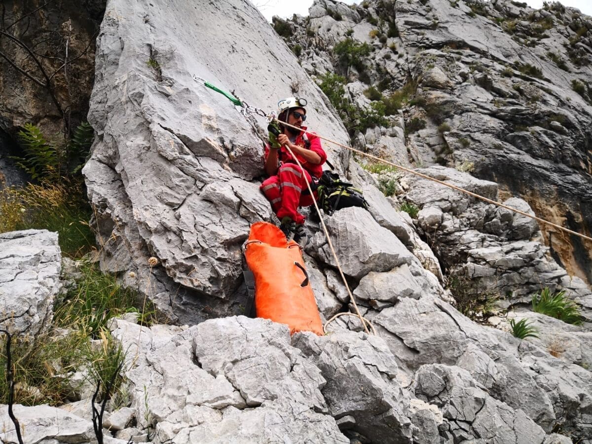 PAO JE S TRIDESET METARA Objavljen video potrage za nesretnim Poljakom