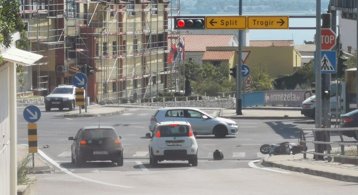 SUDAR MOTOCIKLA I AUTA Po motociklista došla Hitna pomoć