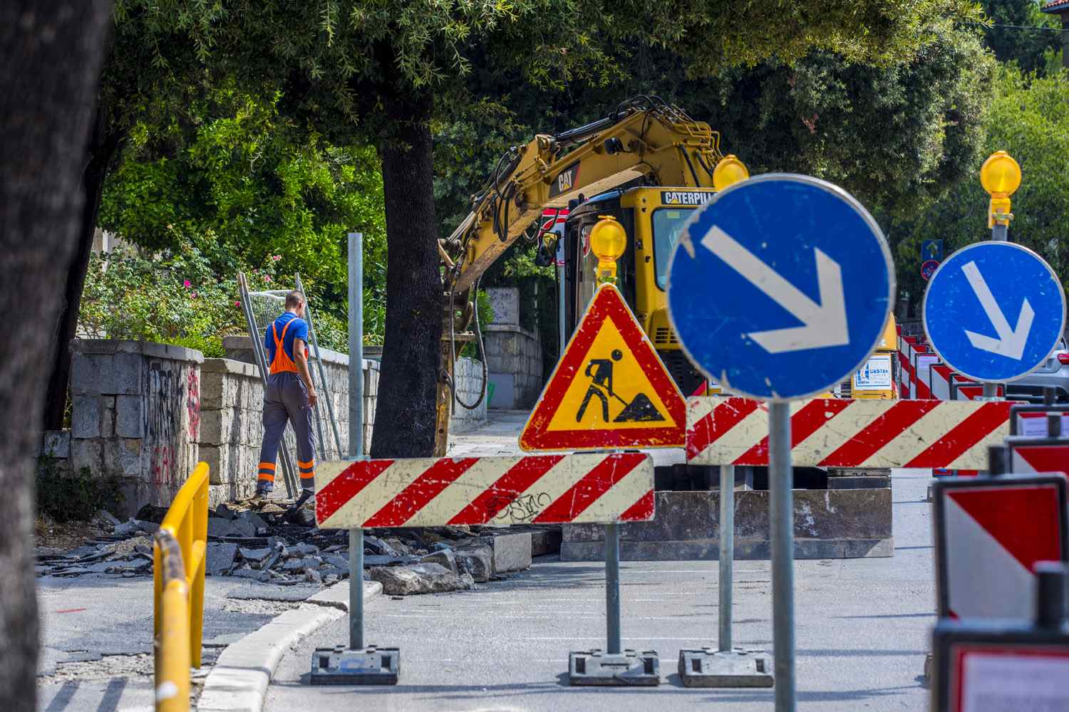 Za sav promet zatvara se cesta Runovići - Sebišna -Slivno