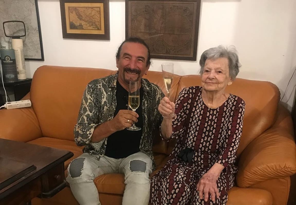 SRETNO, SELMA Bebek posjetio junakinju svoje legendarne pjesme i čestitao joj 90. rođendan