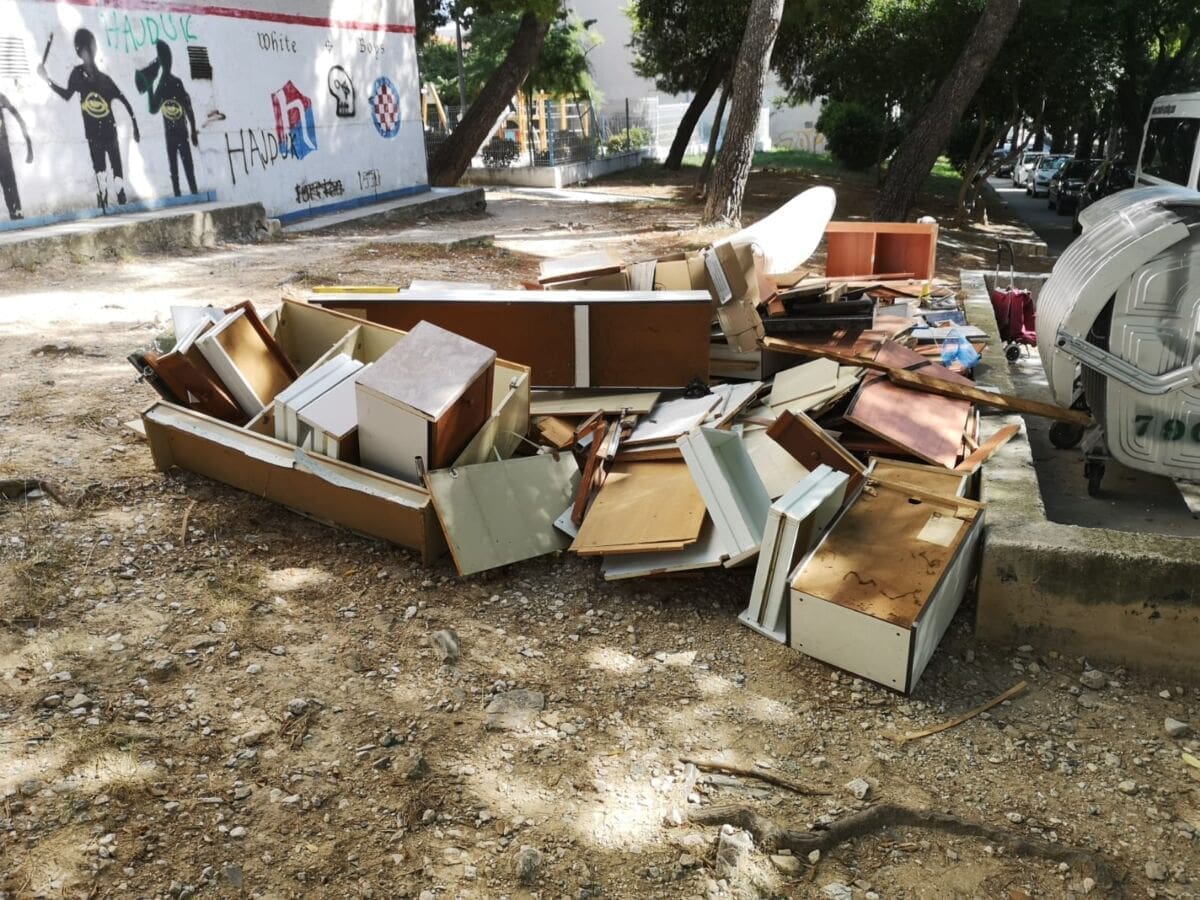 Splićanin ogorčen: "Sramota, bez pardona su iskrcali pola stana na livadu"