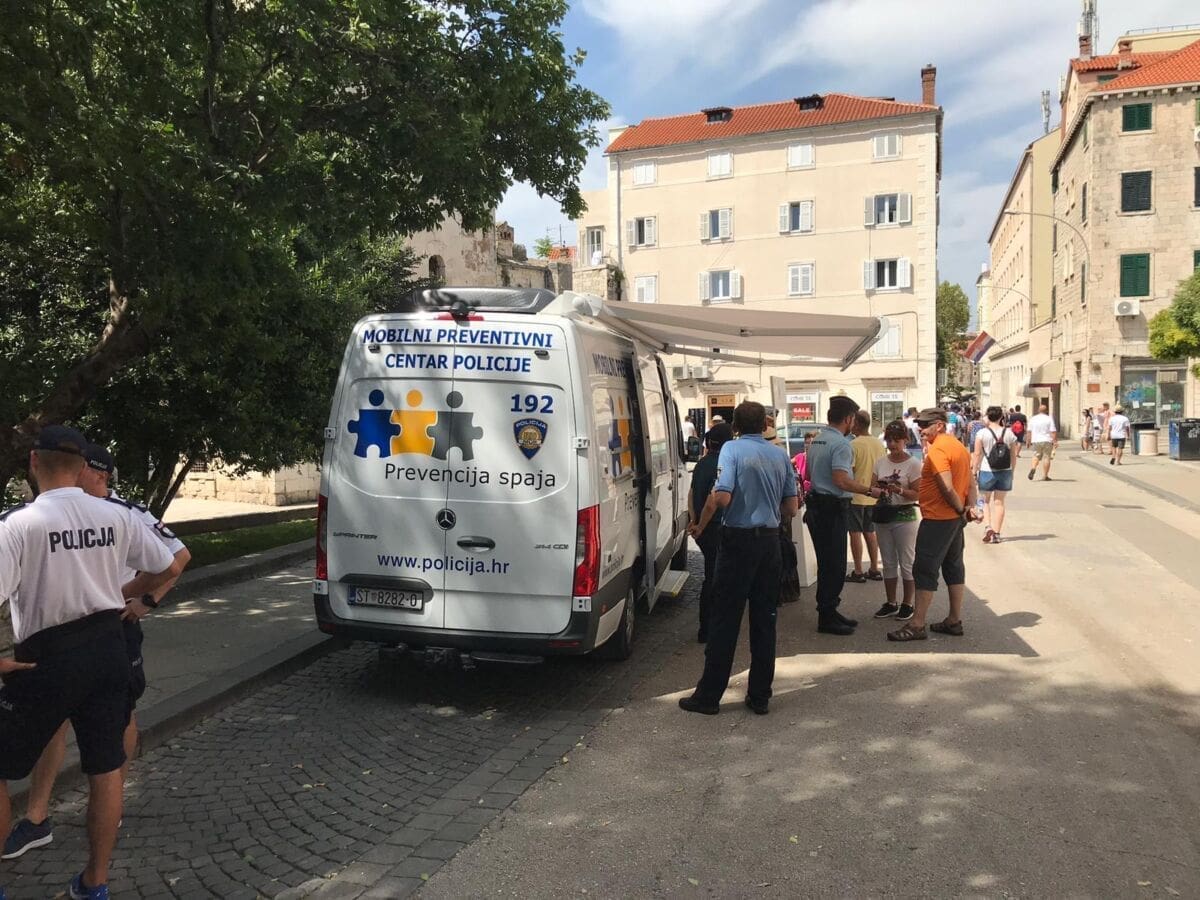 strani_policajci_split(1)