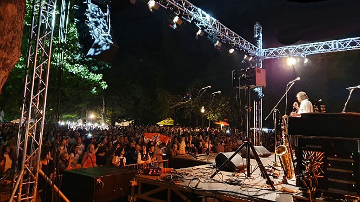 Pet tisuća ljudi na koncertu Miroslava Škore: Trilj veličanstveno i dostojanstveno proslavio "Oluju"