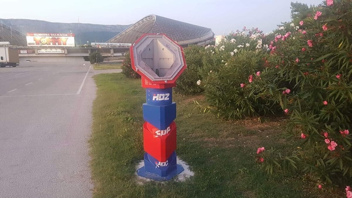 Splitski SDP-ovac ironično o foto stupu: "Sam svoj foto majstor – inovacija u stilu HDZ-a"