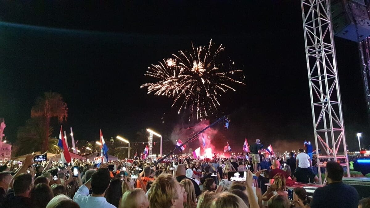 DILJEM DALMACIJE SE SLAVI Spektakularan vatromet 'zasjao' nad Splitom