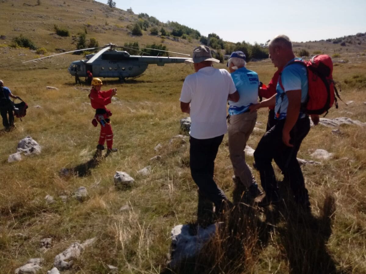 Dvije akcije HGSS-a u okolici Sinja: Vozilo palo preko zida, na Svilaji ozlijeđen muškarac