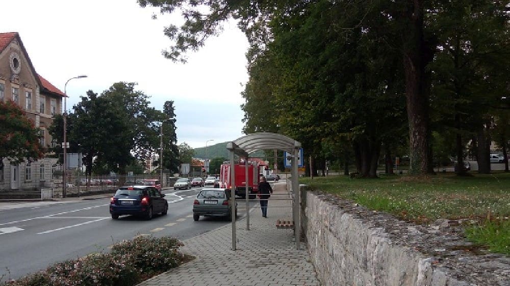 U Sinju planuo automobil u vožnji, na teren izišli vatrogasci i policija