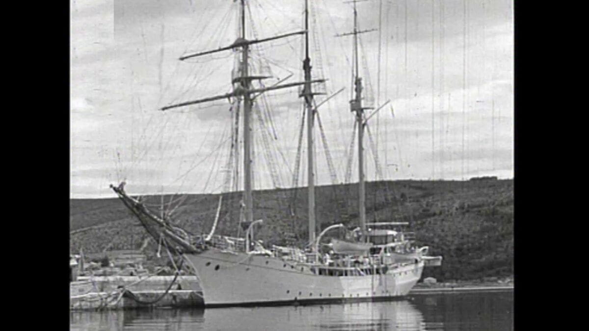 Na današnji dan 1933. školski brod Jadran krenuo prema Splitu gdje je predan ratnoj mornarici