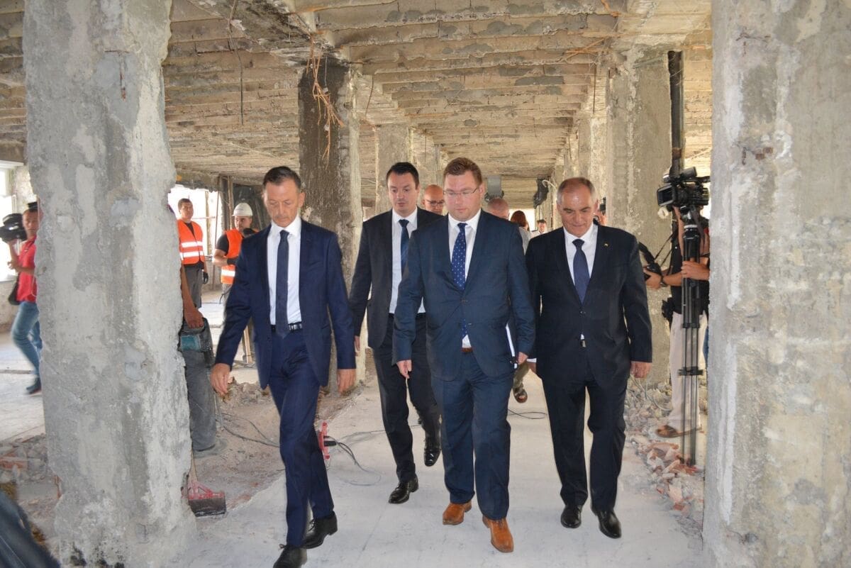 Potpisani milijunski ugovori za unapređenje splitskog Doma zdravlja i splitske bolnice. Ravnatelja pitali seli li se bolnica na Klis