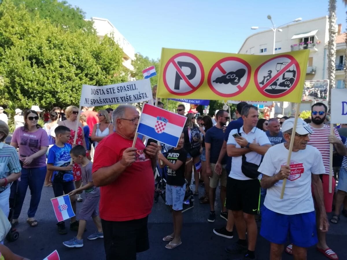 'GDJE JE DANAS GRADONAČELNIK?' Prosvjednici s Bačvica poručuju 'da je ego manji, grešku bi odavno priznali'