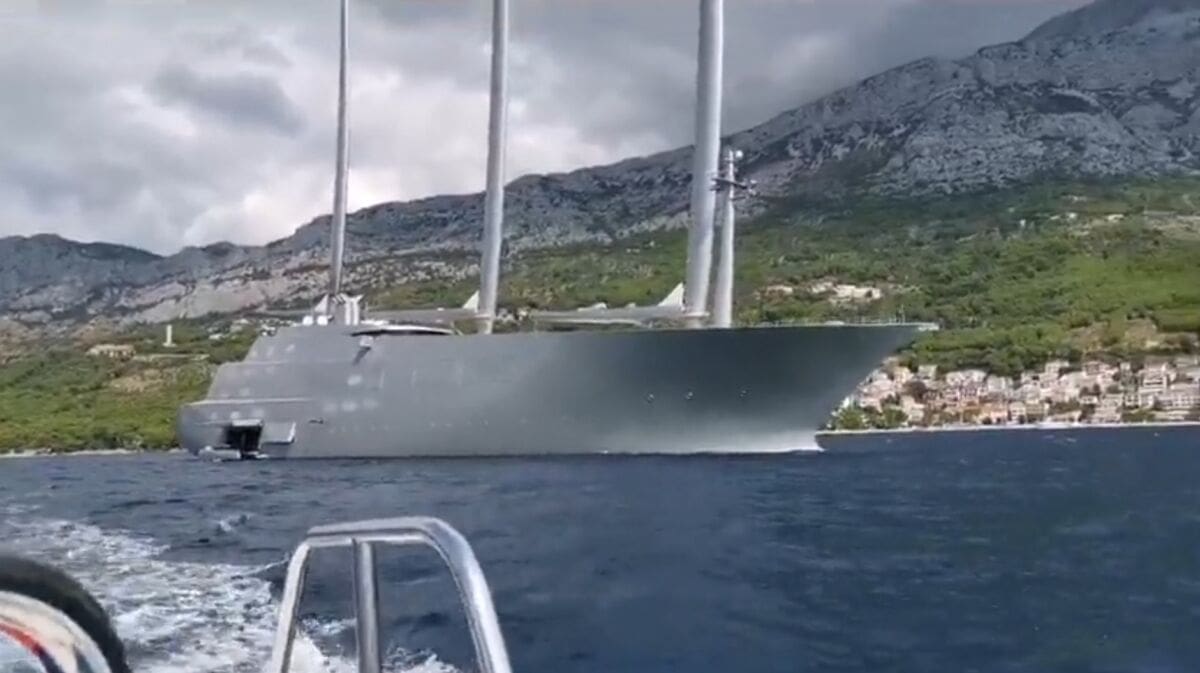 Na Makarskoj rivijeri plovi jedna od najvećih svjetskih jahti-jedrenjaka: "Sailing Yacht A" vrijedi preko 400 milijuna dolara