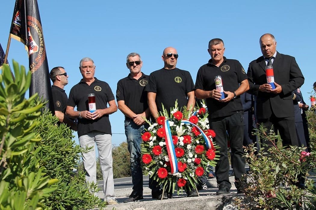 SJEĆANJE NA RUJANSKI RAT Polaganjem vijenaca i paljenjem svijeća odana počast poginulim hrvatskim braniteljima