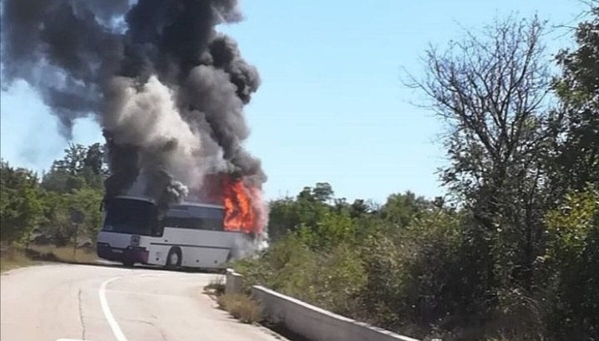 DRAMA KOD SINJA Zapalio se autobus koji je prevozio učenike