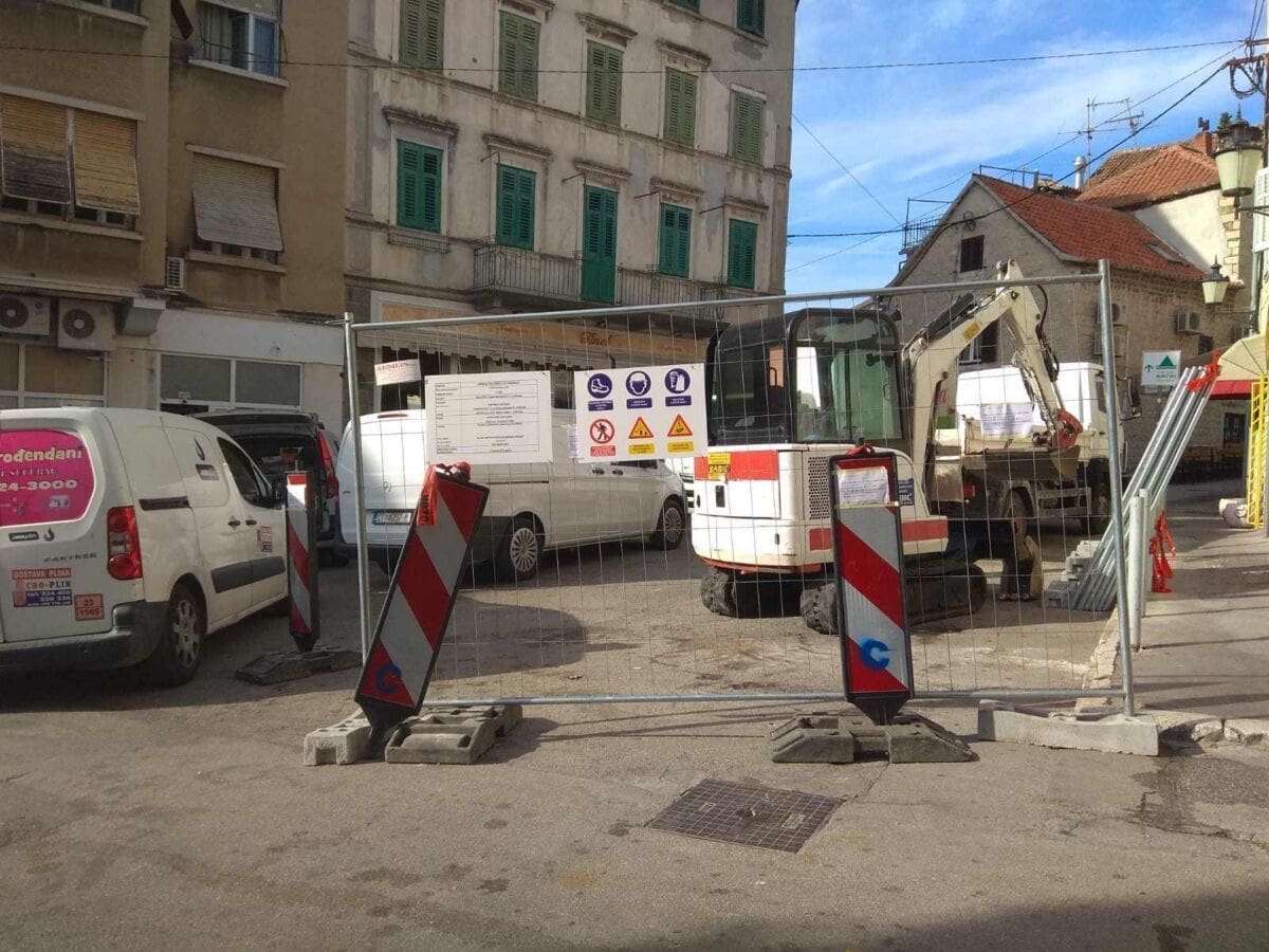 POSTAVLJENE OGRADE Cestar počeo s uređenjem Šperuna