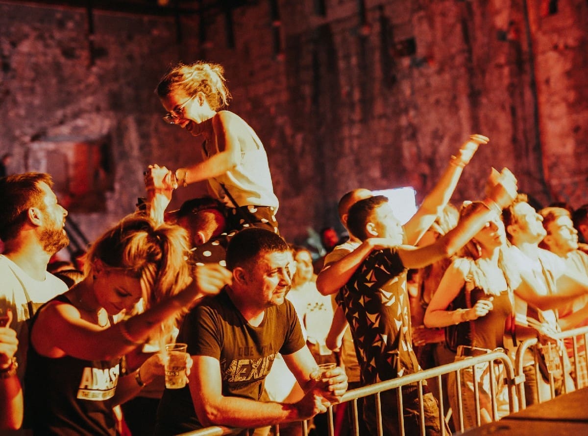 VIDEO Gobac i Mrle odrađuju posljednje vježbe za rock spektakl u Trogiru, koncert prebačen u sportsku dvoranu