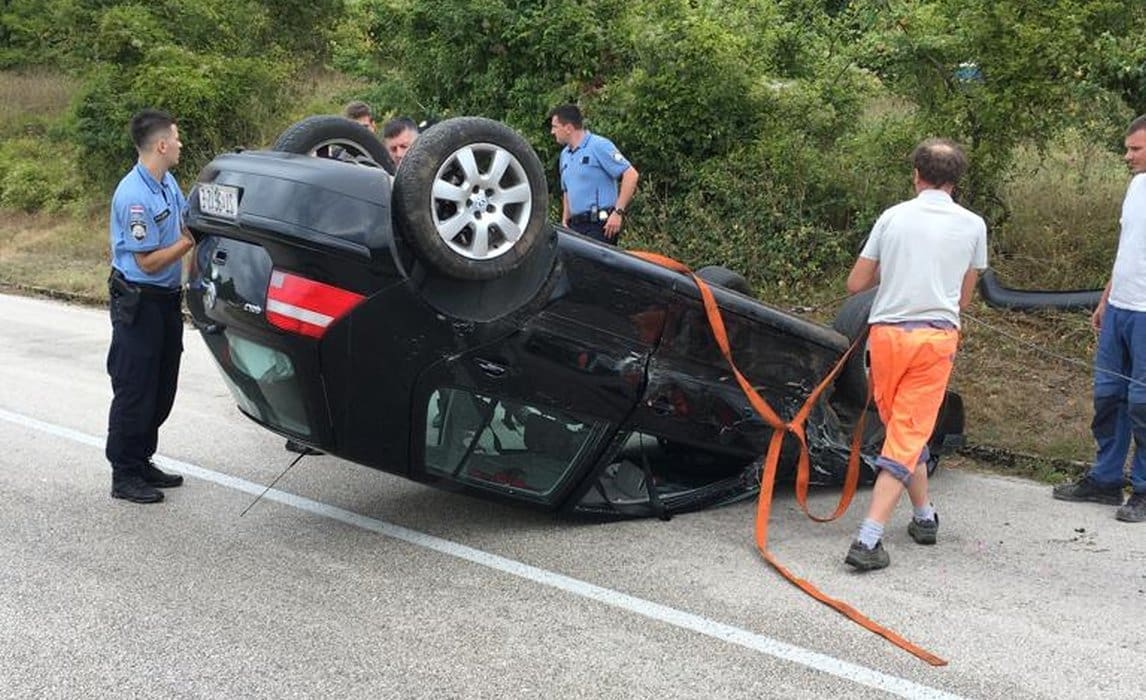 OKRENULO GA NA KROV U sudaru ozlijeđena jedna osoba