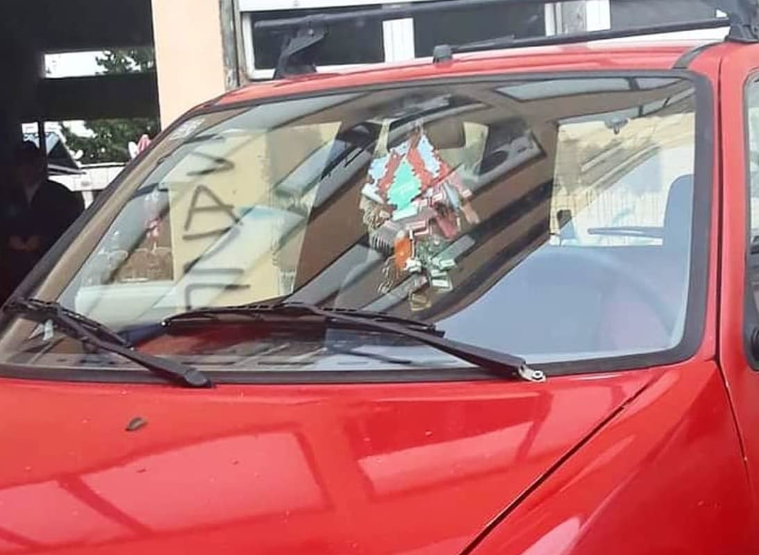 HIT NA DRUŠTVENIM MREŽAMA Splićaninu nanizao nevjerojatnu količinu "borića" u automobil: "Metija cilu šumetinu"