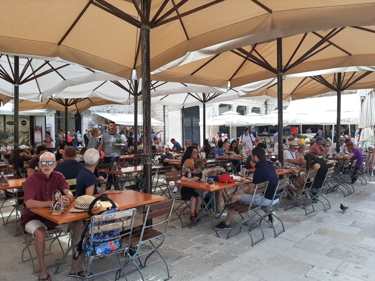 Grad Dubrovnik oduzima 10 posto štekata svim ugostiteljskim objektima u staroj gradskoj jezgri