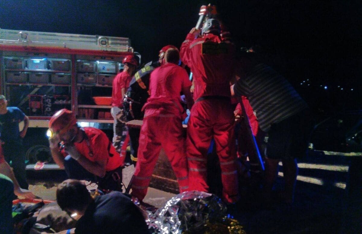 VELIKA AKCIJA SPAŠAVANJA NA MOSORU Stijena se odlomila za vrijeme penjanja, alpinist pao i polomio se. Na terenu 30 spašavatelja