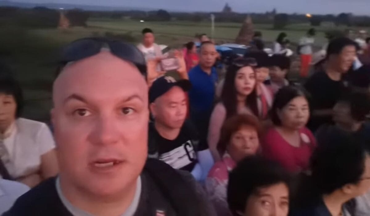 KRALJEVSKI BAGAN "Kada se razdanilo, našli smo se okruženi stotinama kineskih turista. Jako bučnih."