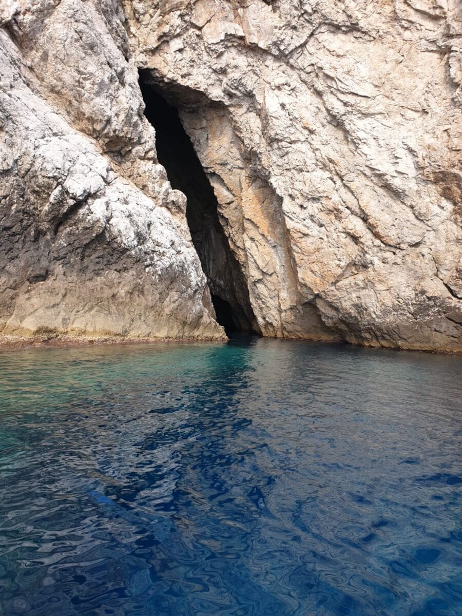 modra_spilja_bisevo(1)