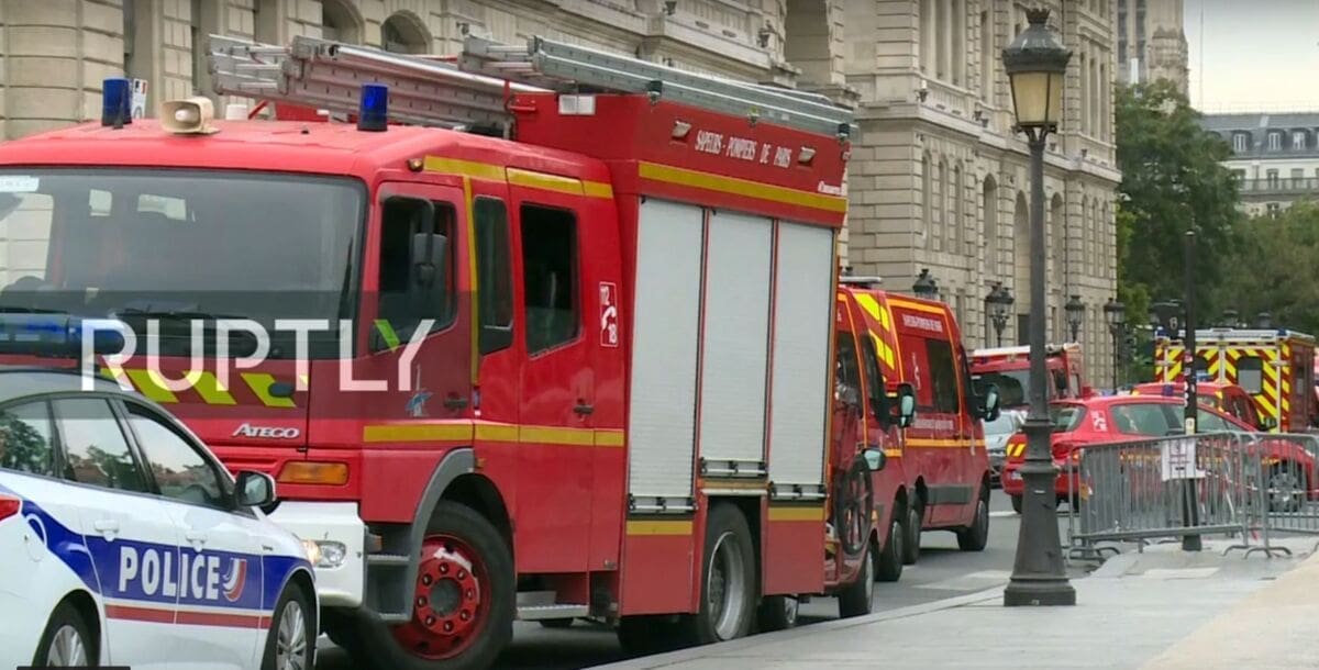 Kaos u Parizu: Muškarac nožem ubio četvero policajaca, ustrijeljen kod crkve Notre-Dame